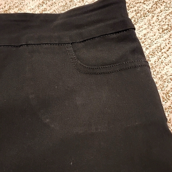 Soft Surroundings black skort size large waist 18 1/2 and length 17 inches - Picture 4 of 7